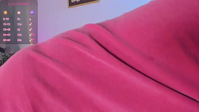 Snapshot of CrystalRey chatting on November 9, 2025, 6:50 am CrystalRey online show from November 9, 2025, 6:50 am