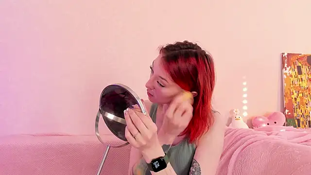 Snapshot of CrystalRey chatting on February 9, 2025, 4:57 am CrystalRey online show from February 9, 2025, 4:57 am