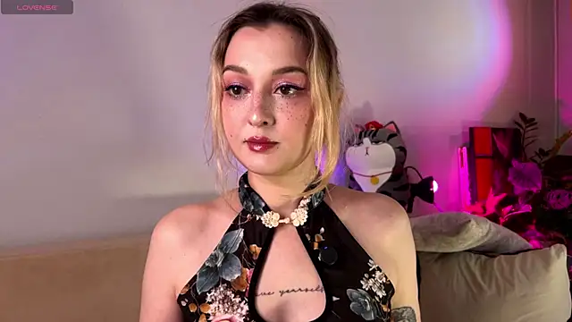 Snapshot of CrystalRey chatting on July 12, 2026, 10:49 am CrystalRey online show from July 12, 2026, 10:49 am