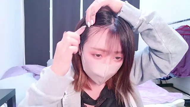 ayu yu xo online show from January 27, 2025, 2:57 pm