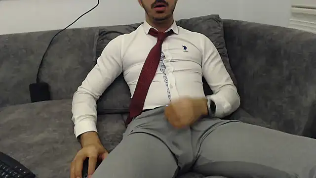 Naughtb0y online show from May 14, 2026, 6:49 pm