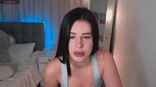 Milkissss online show from April 19, 2026, 7:20 am