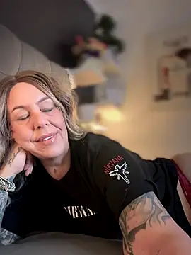 Snapshot of blondebitch2 chatting on November 16, 2025, 11:15 am blondebitch2 online show from November 16, 2025, 11:15 am