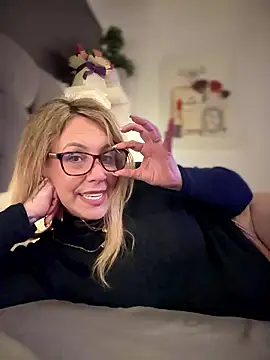 Snapshot of blondebitch2 chatting on January 12, 2026, 9:31 pm blondebitch2 online show from January 12, 2026, 9:31 pm