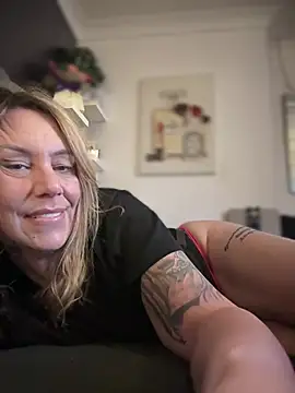 Snapshot of blondebitch2 chatting on February 18, 2025, 4:58 pm blondebitch2 online show from February 18, 2025, 4:58 pm