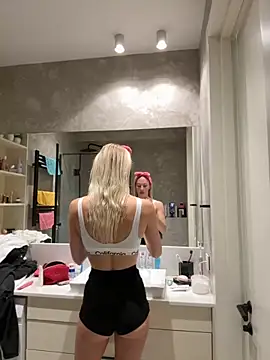 LuisaBecker online show from September 10, 2025, 8:24 am