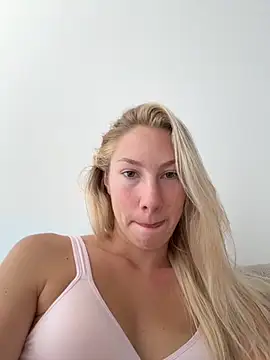 LuisaBecker online show from September 21, 2025, 10:09 am