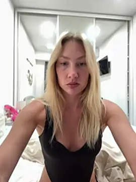 Snapshot of LuisaBecker chatting on July 11, 2026, 5:57 pm LuisaBecker online show from July 11, 2026, 5:57 pm