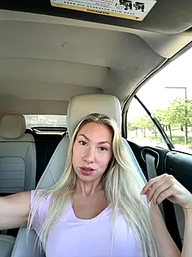 LuisaBecker online show from October 15, 2025, 9:06 am