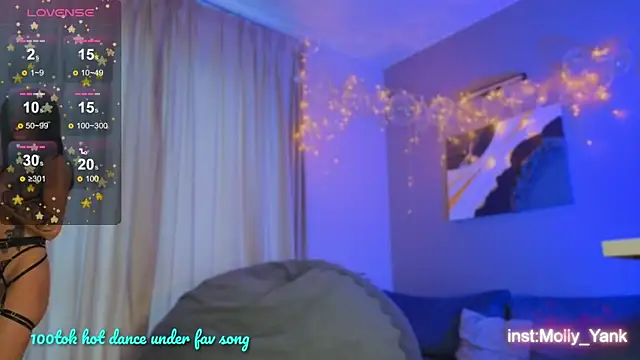 mollyyank online show from October 21, 2025, 10:03 am