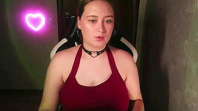 Snapshot of OksiFels chatting on September 12, 2025, 10:31 pm OksiFels online show from September 12, 2025, 10:31 pm