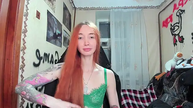 Snapshot of Roxy_Silver chatting on February 15, 2025, 1:21 am Roxy Silver online show from February 15, 2025, 1:21 am