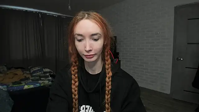 Snapshot of Roxy_Silver chatting on February 26, 2025, 5:03 am Roxy Silver online show from February 26, 2025, 5:03 am