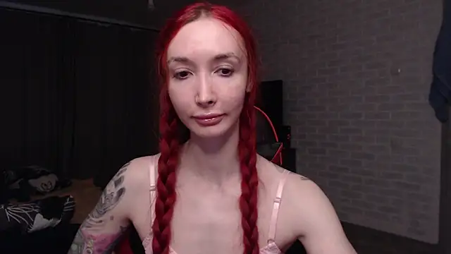 Snapshot of Roxy_Silver chatting on May 16, 2026, 1:37 am Roxy Silver online show from May 16, 2026, 1:37 am