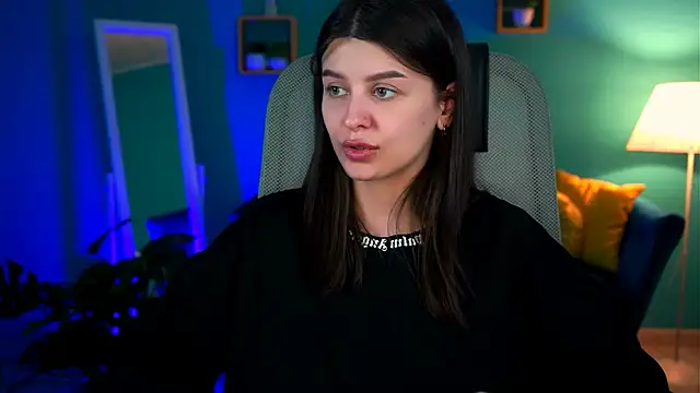 Snapshot of NicoleMun chatting on February 19, 2025, 6:32 pm NicoleMun online show from February 19, 2025, 6:32 pm