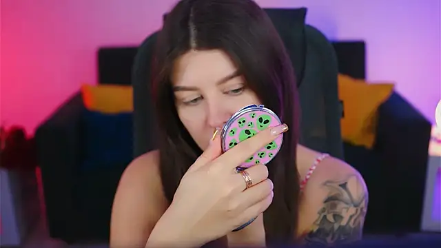 Snapshot of NicoleMun chatting on February 22, 2025, 5:02 am NicoleMun online show from February 22, 2025, 5:02 am