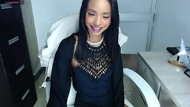 Snapshot of xenia_golden chatting on March 22, 2025, 11:42 am xenia golden online show from March 22, 2025, 11:42 am