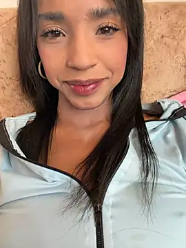 Snapshot of xenia_golden chatting on March 19, 2026, 7:25 pm xenia golden online show from March 19, 2026, 7:25 pm