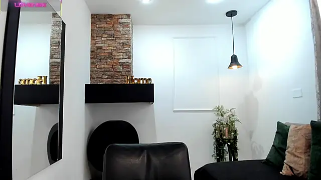  AlejaCruz  online show from September 14, 2025, 5:24 pm