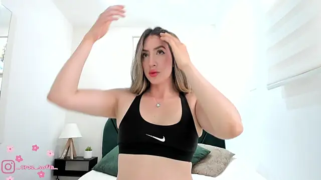  AlejaCruz  online show from March 31, 2026, 7:27 pm