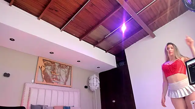  AlejaCruz  online show from April 1, 2026, 5:21 pm