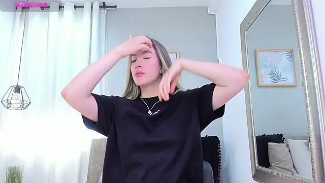  AlejaCruz  online show from March 29, 2026, 5:47 pm