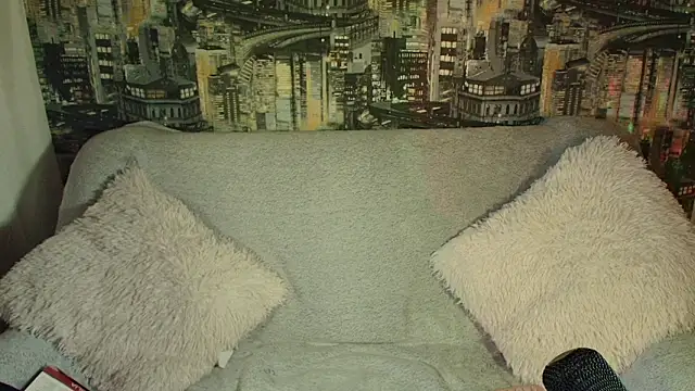 Snapshot of LuxuryGame chatting on March 1, 2026, 9:37 pm LuxuryGame online show from March 1, 2026, 9:37 pm