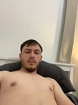 Snapshot of Julian128 chatting on November 4, 2025, 10:35 pm Julian128 online show from November 4, 2025, 10:35 pm