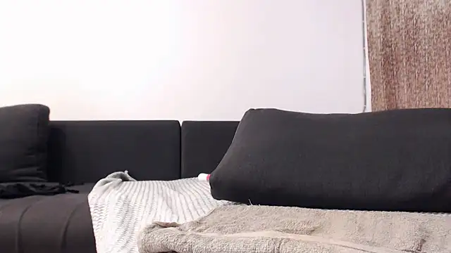 Snapshot of EmmaStward chatting on November 4, 2025, 7:34 am EmmaStward online show from November 4, 2025, 7:34 am