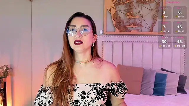  LaraMom  online show from April 13, 2026, 7:51 pm