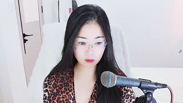 Snapshot of Floor_oo chatting on May 14, 2026, 4:37 pm Floor oo online show from May 14, 2026, 4:37 pm