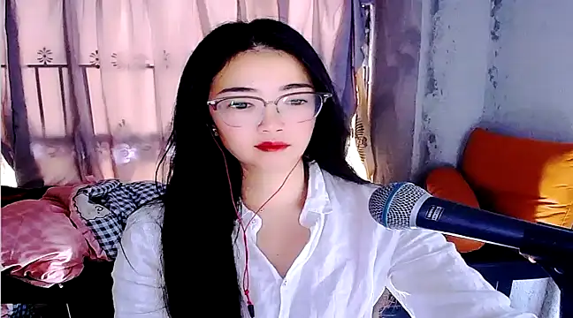 Snapshot of Floor_oo chatting on February 21, 2025, 3:56 am Floor oo online show from February 21, 2025, 3:56 am