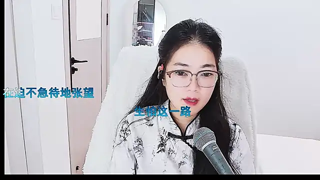 Snapshot of Floor_oo chatting on July 4, 2026, 7:15 am Floor oo online show from July 4, 2026, 7:15 am