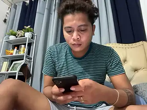 asian sweetboy online show from February 19, 2026, 10:01 am