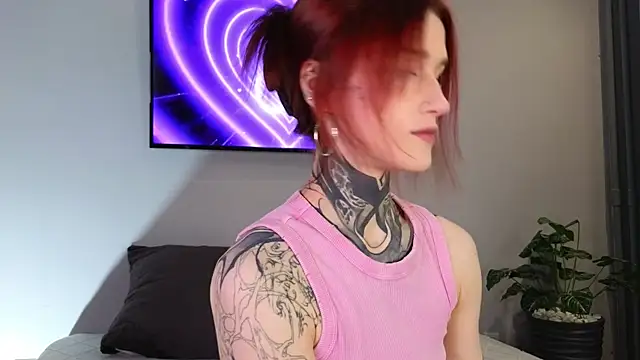 Snapshot of SophieInkk chatting on October 29, 2025, 4:22 am SophieInkk online show from October 29, 2025, 4:22 am