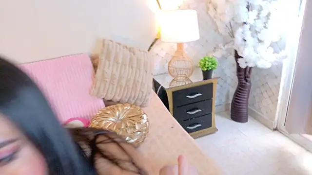 Snapshot of MayraVegas chatting on September 17, 2025, 1:46 pm MayraVegas online show from September 17, 2025, 1:46 pm