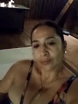 Snapshot of MayraVegas chatting on October 3, 2025, 2:26 am MayraVegas online show from October 3, 2025, 2:26 am