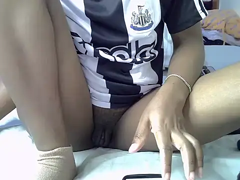 Elbony ray online show from December 3, 2025, 7:57 pm