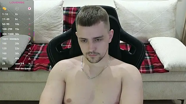 Larstar01 online show from February 5, 2026, 11:33 pm