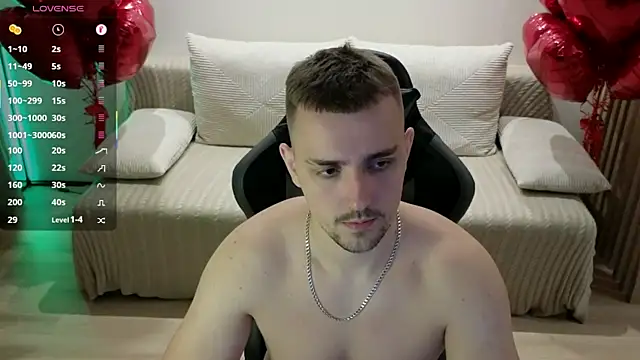 Snapshot of Larstar01 chatting on October 6, 2025, 7:25 pm Larstar01 online show from October 6, 2025, 7:25 pm