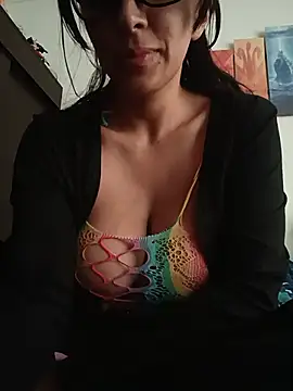 Snapshot of tiffani__love chatting on August 1, 2026, 4:05 pm tiffani love online show from August 1, 2026, 4:05 pm