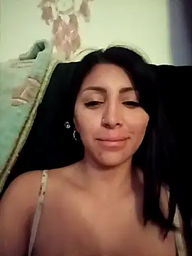 Snapshot of tiffani__love chatting on December 14, 2025, 9:04 am tiffani love online show from December 14, 2025, 9:04 am