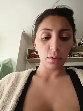 Snapshot of tiffani__love chatting on July 27, 2026, 9:33 pm tiffani love online show from July 27, 2026, 9:33 pm