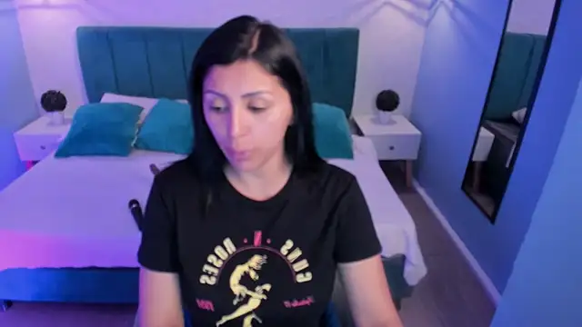 Snapshot of tiffani__love chatting on February 26, 2025, 12:38 pm tiffani love online show from February 26, 2025, 12:38 pm