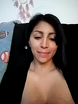 Snapshot of tiffani__love chatting on December 18, 2025, 10:30 am tiffani love online show from December 18, 2025, 10:30 am