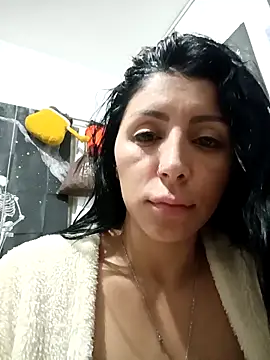 tiffani  love online show from February 11, 2026, 10:04 am