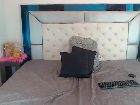 Snapshot of kerliythariana chatting on May 17, 2026, 12:10 am kerliythariana online show from May 17, 2026, 12:10 am