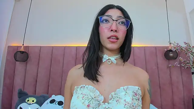Snapshot of MarianaBranzz chatting on February 25, 2025, 4:04 pm MarianaBranzz online show from February 25, 2025, 4:04 pm