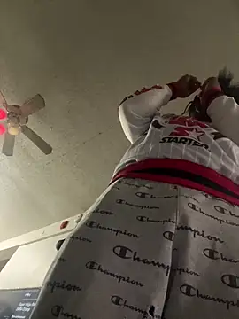 Snapshot of bigdick5157 chatting on January 7, 2026, 6:18 am bigdick5157 online show from January 7, 2026, 6:18 am