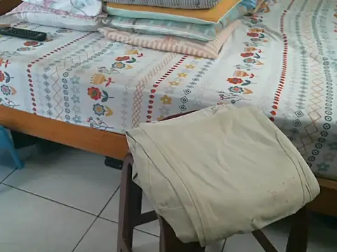 triangle0623 online show from October 2, 2025, 8:07 am